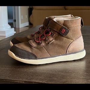 Kits Stride Rite sneaker boots that are machine washable.  They are a size 3W